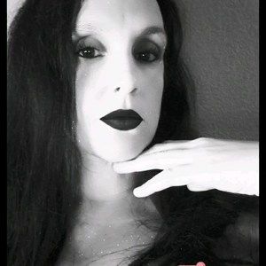 Meet your Posher, Becca